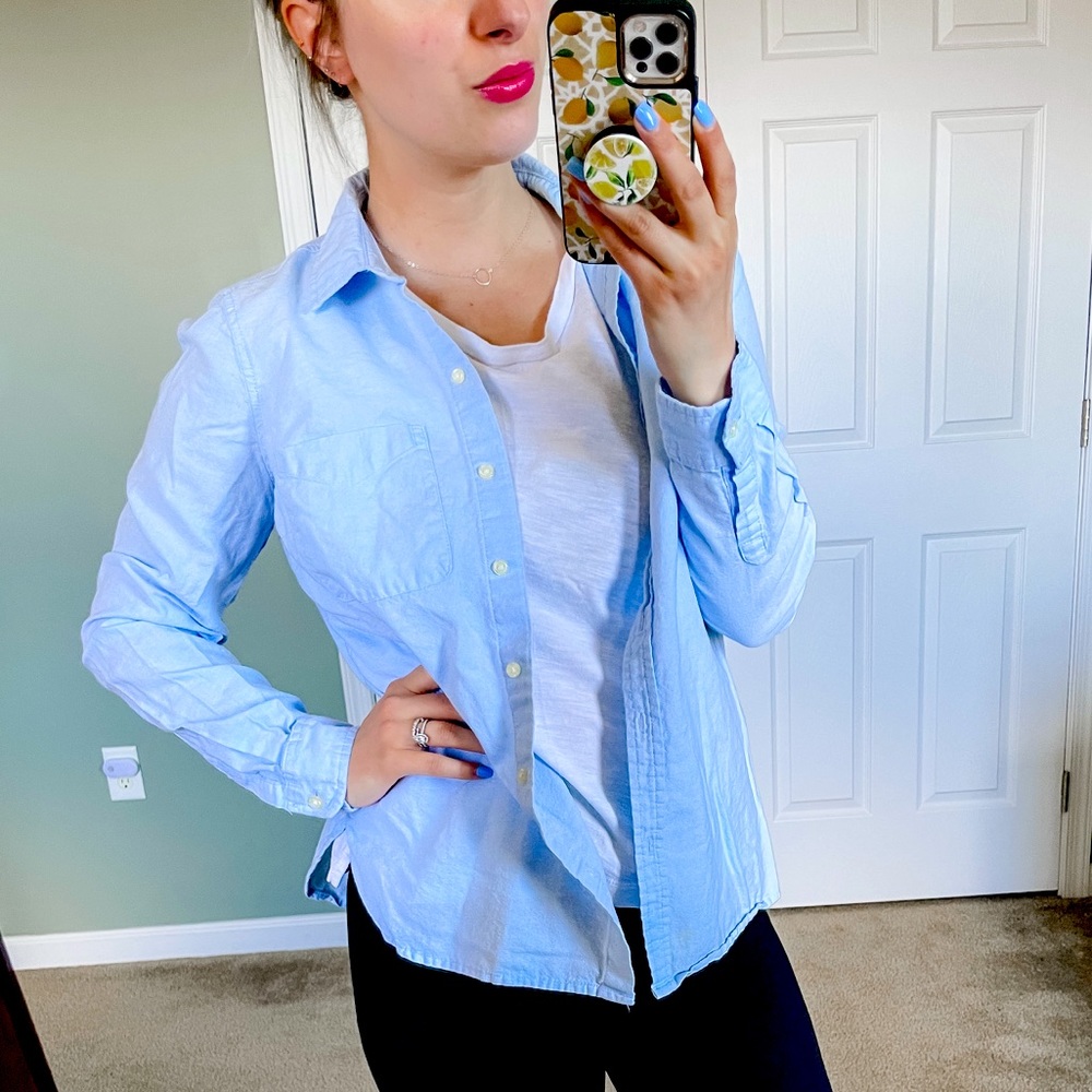 Old Navy Classic Button Down Shirt Small